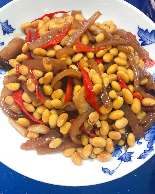 炒黄豆的做法-肉皮炒黄豆的做法