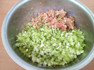 芹菜肉的饺子馅怎么调好吃-芹菜肉的饺子馅怎么调好吃步骤