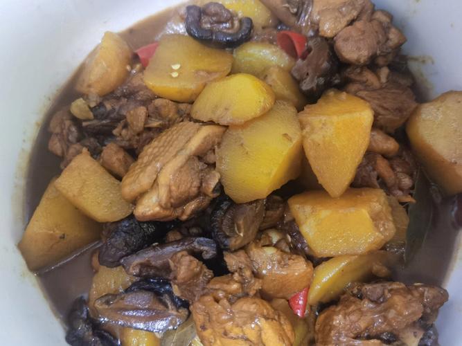 鸡腿炖土豆-鸡腿炖土豆的家常做法