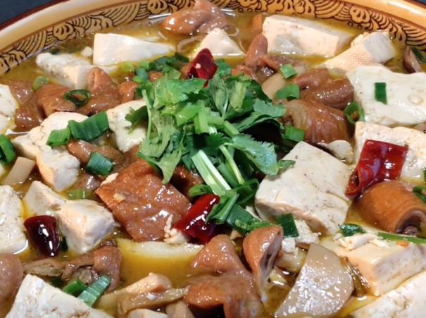 肥肠炖豆腐-肥肠炖豆腐的做法
