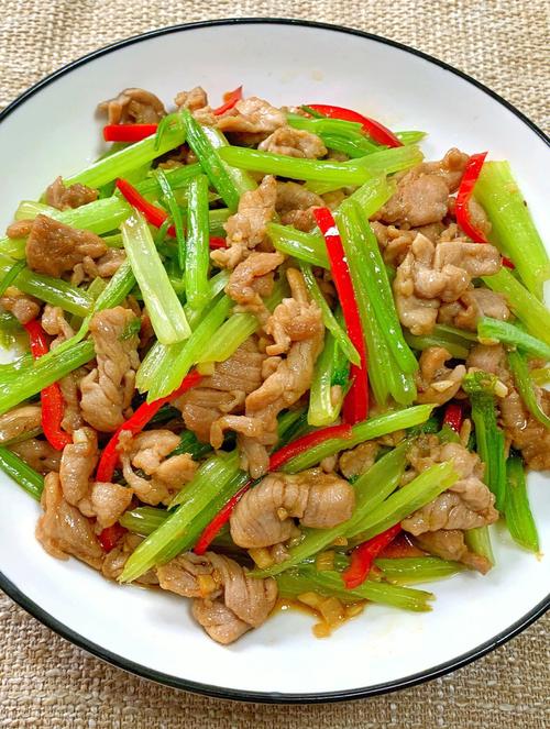 芹菜炒肉的做法-芹菜炒肉的做法视频