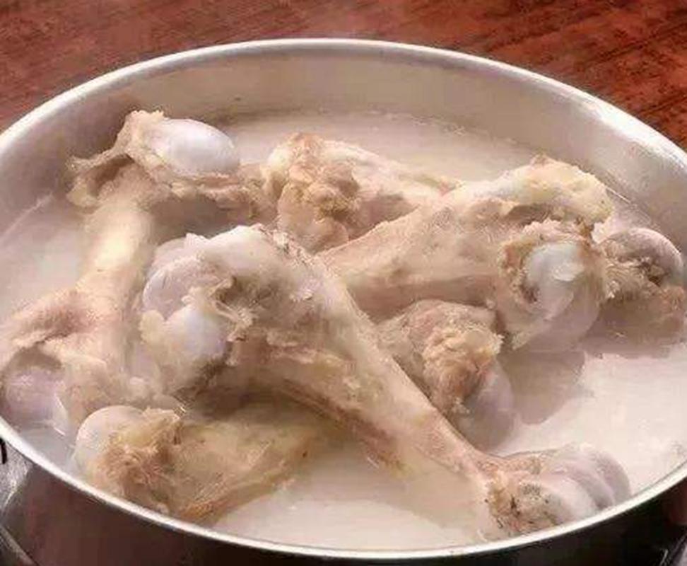骨头汤怎么熬-骨头汤怎么熬成白色