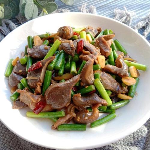 蒜薹炒鸡胗-蒜苔炒鸡胗的做法大全