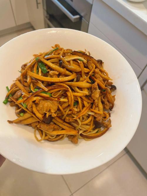 肉丝炒面的做法-肉丝炒面的做法大全
