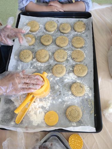 月饼怎么做的方法教程简单-月饼怎么做的方法教程简单视频