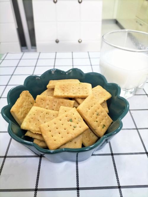 香葱苏打饼干-香葱苏打饼干的做法和配方