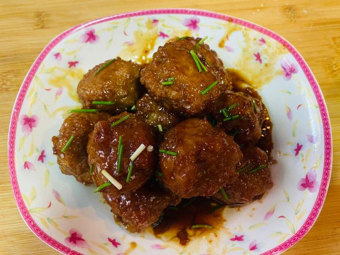 狮子头的做法和配料-狮子头的做法和配料视频