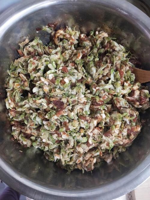 槐花饺子馅怎么做好吃-猪肉槐花饺子馅怎么做好吃