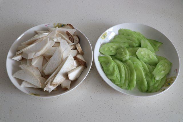 一个人在家用黄瓜还是杏鲍菇-