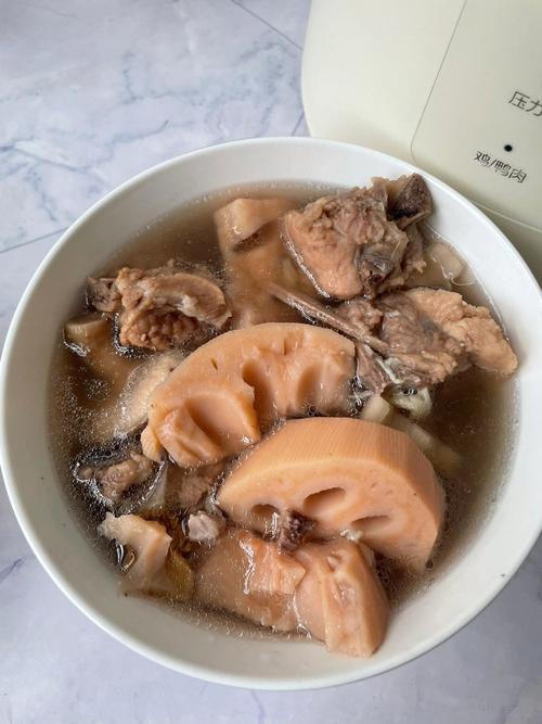 莲藕排骨汤做法-胡萝卜莲藕排骨汤做法
