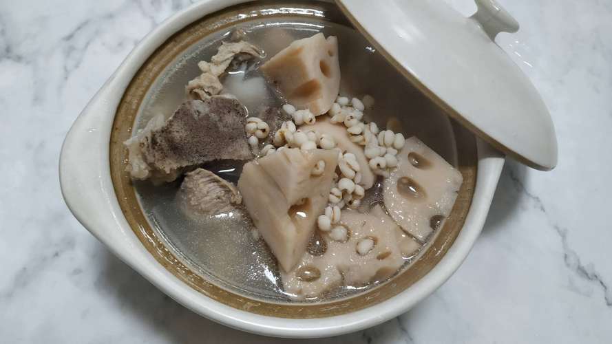 莲藕薏米排骨汤-莲藕薏米排骨汤的功效