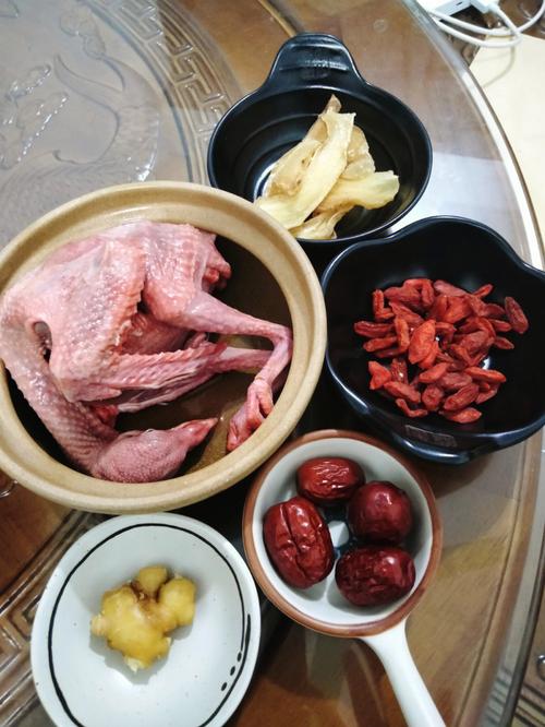 炖鸽子的做法-炖鸽子的做法与配料