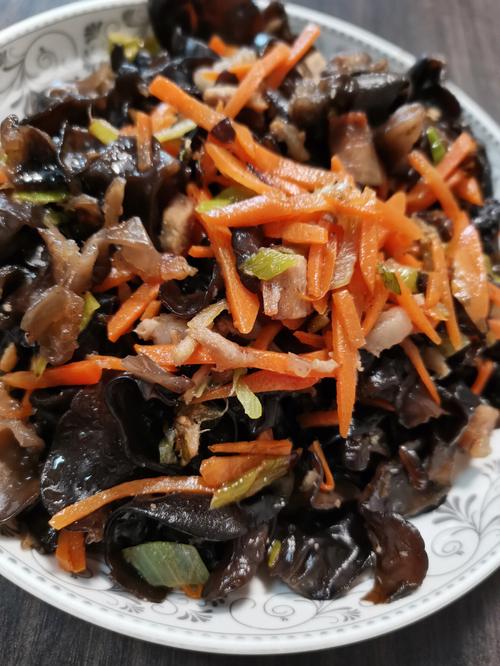 爆炒黑木耳什么意思-