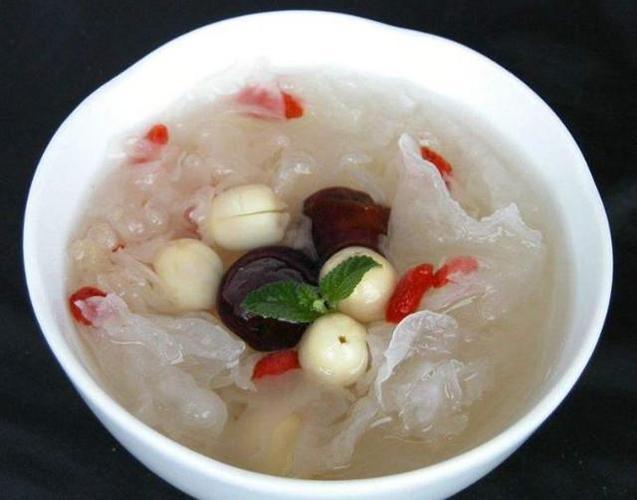 银耳莲子汤-银耳莲子汤的正确做法