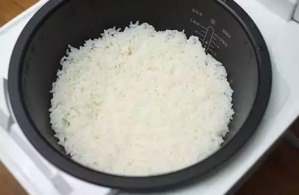 电饭锅蒸米饭-电饭锅蒸米饭需要多少分钟