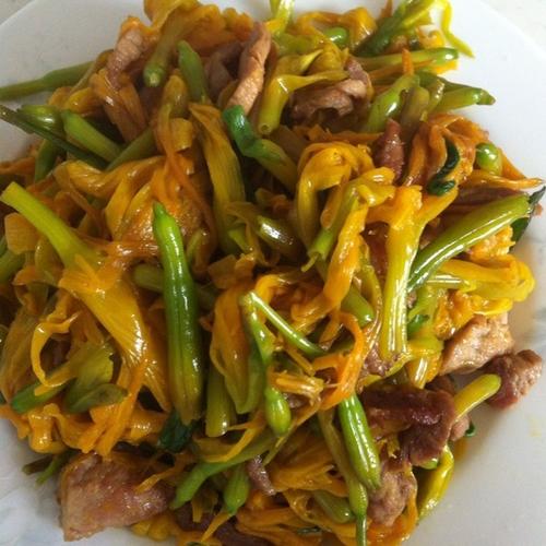 黄花菜炒肉-菜花炒肉的做法