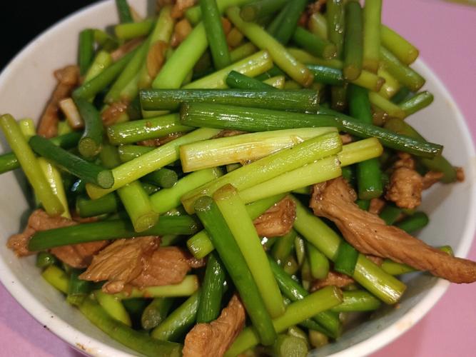 蒜头炒肉-蒜苔炒肉的家常做法步骤