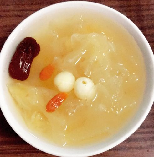 如何做银耳莲子羹-如何做银耳莲子羹视频