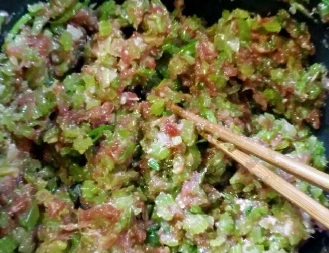 芹菜-芹菜馅饺子芹菜用焯水吗