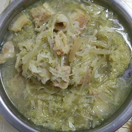 炖肉怎么做-酸菜炖肉怎么做